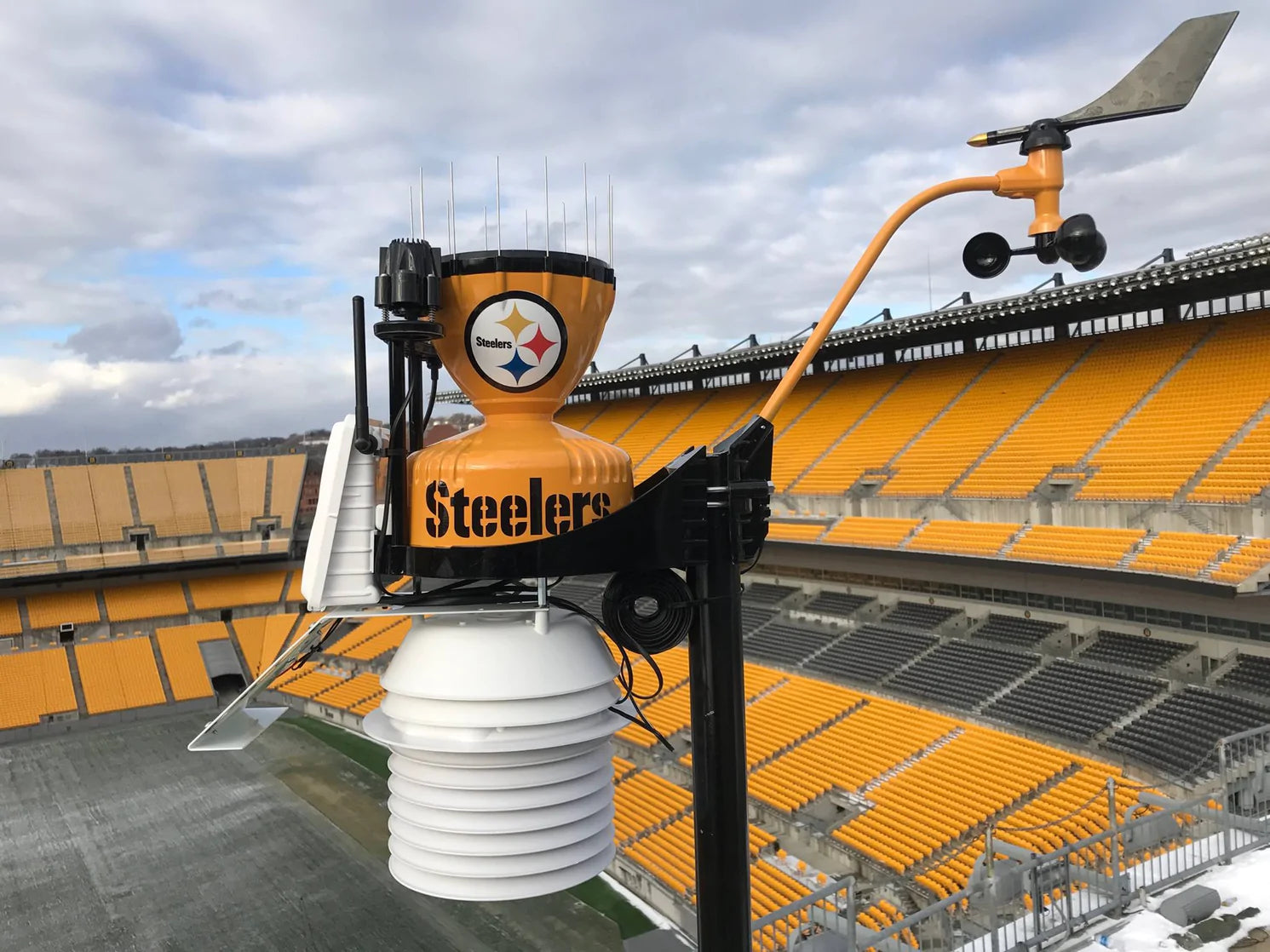 Wireless Vantage Pro2 Plus with 24-Hour Fan Aspirated Radiation Shield and WeatherLink Console - SKU 6263, 6263M